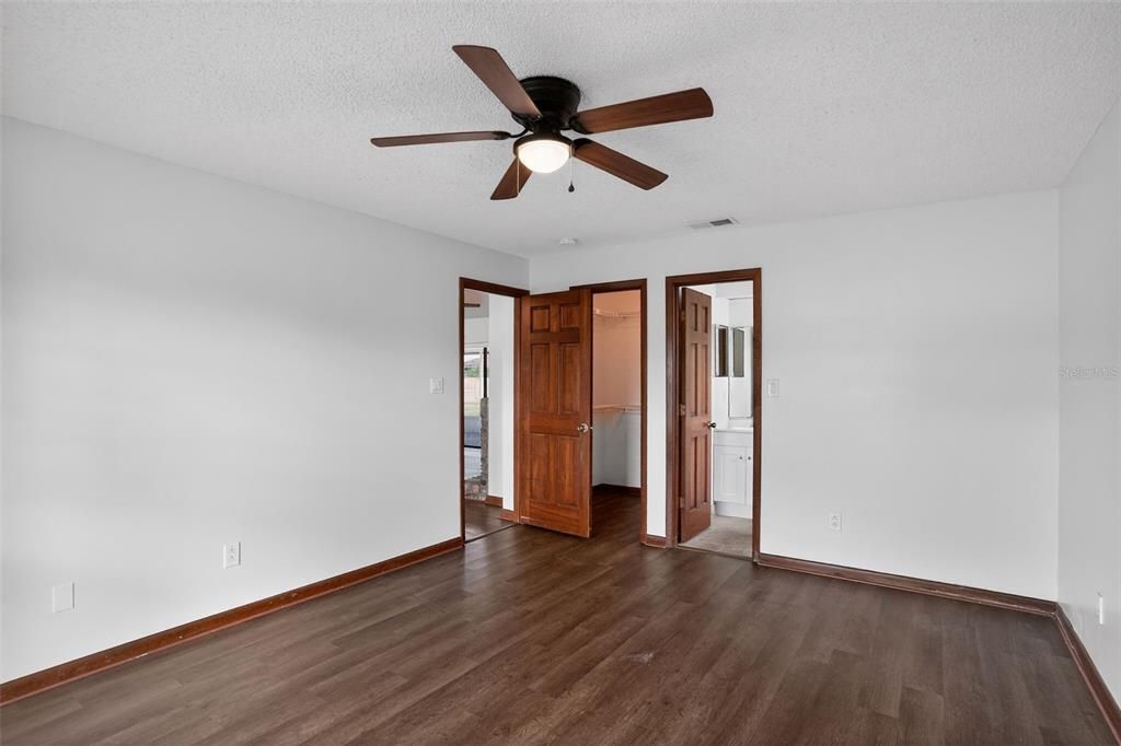 En Venta: $314,900 (4 camas, 2 baños, 1562 Pies cuadrados)