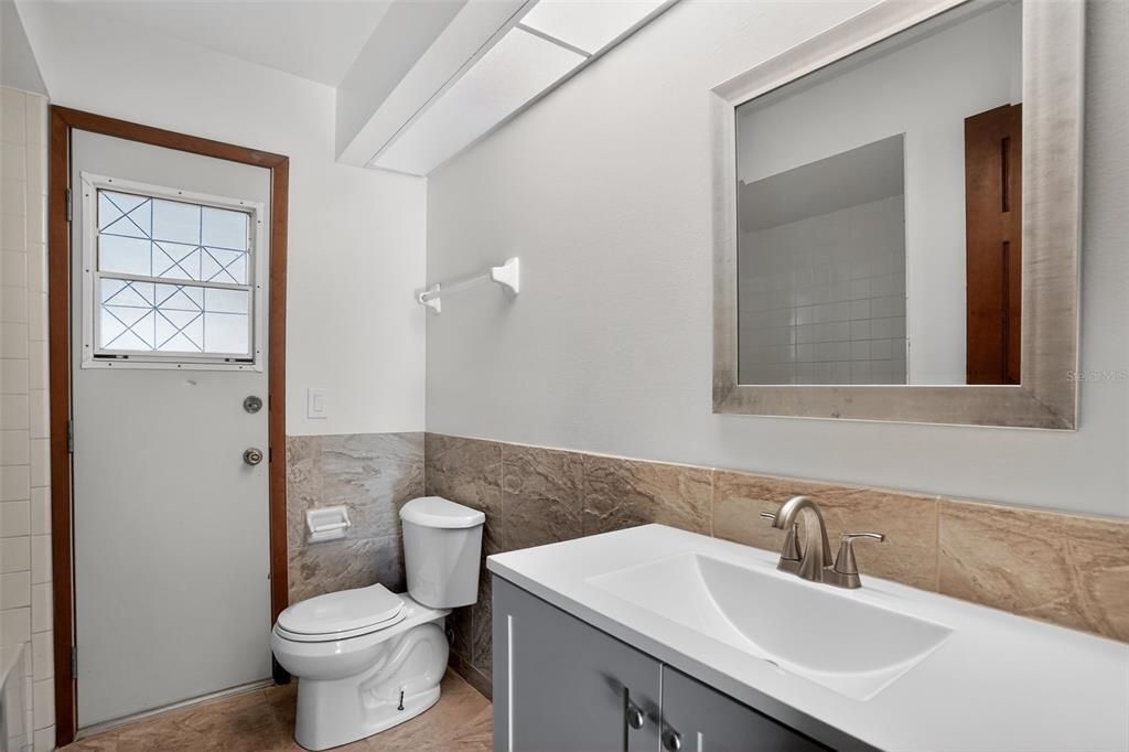 En Venta: $314,900 (4 camas, 2 baños, 1562 Pies cuadrados)