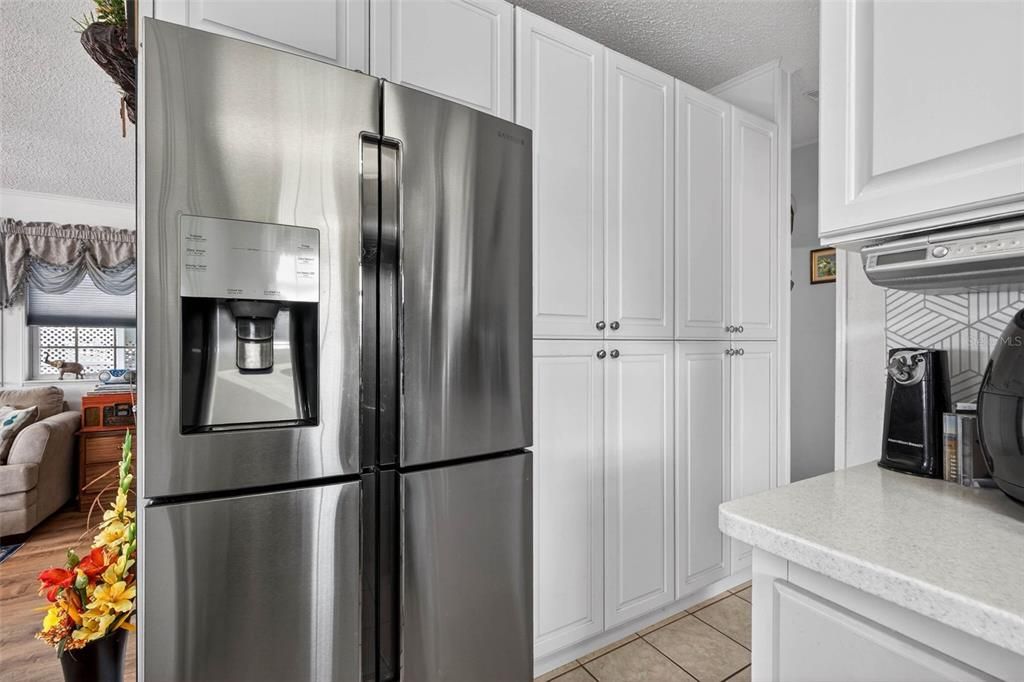 For Sale: $179,900 (2 beds, 2 baths, 756 Square Feet)