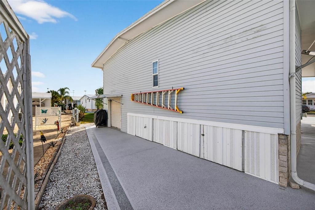 For Sale: $179,900 (2 beds, 2 baths, 756 Square Feet)