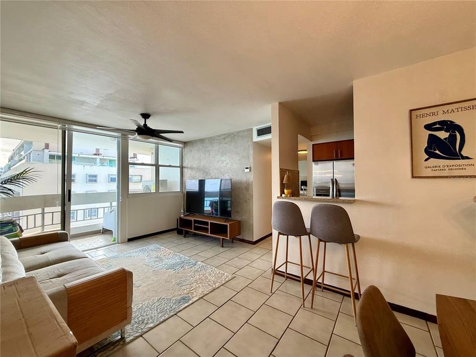 出租: $3,250 (2 贝兹, 2 浴室, 956 平方英尺)