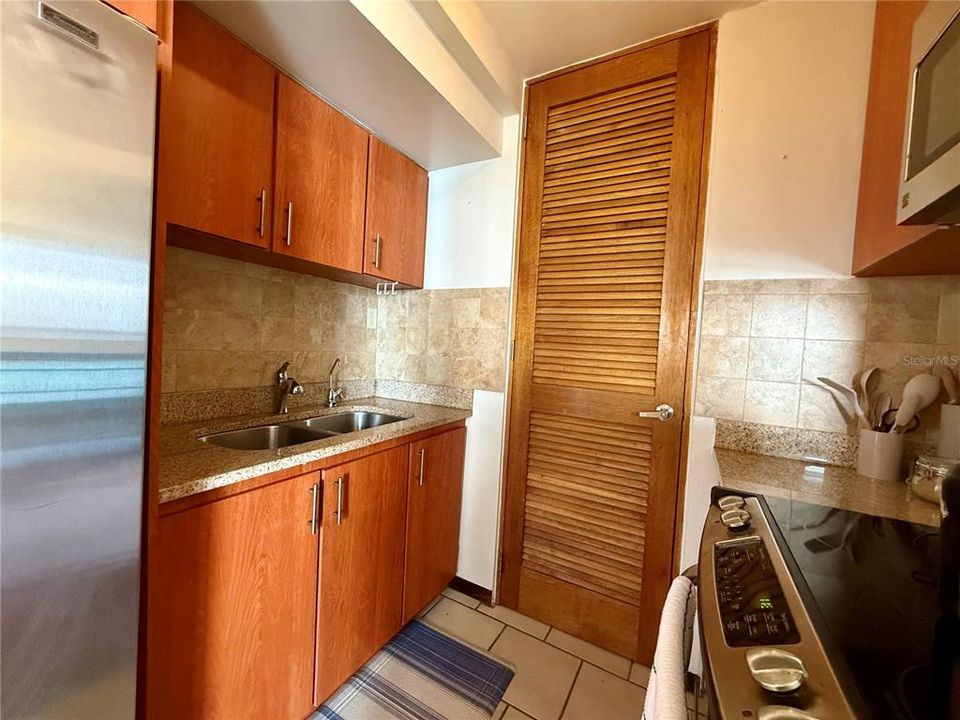 出租: $3,250 (2 贝兹, 2 浴室, 956 平方英尺)