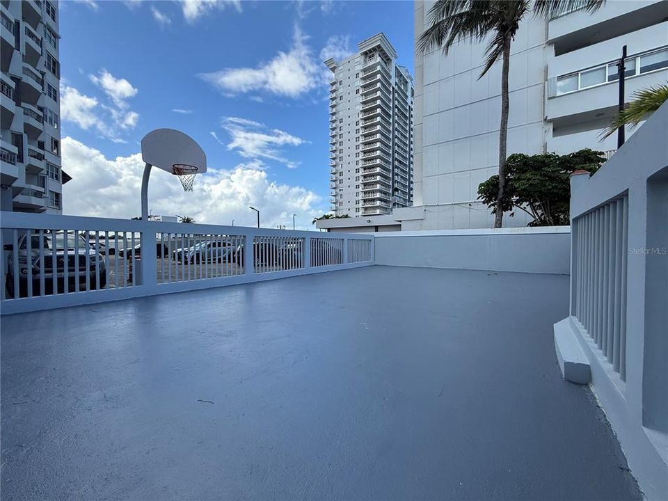 出租: $3,250 (2 贝兹, 2 浴室, 956 平方英尺)