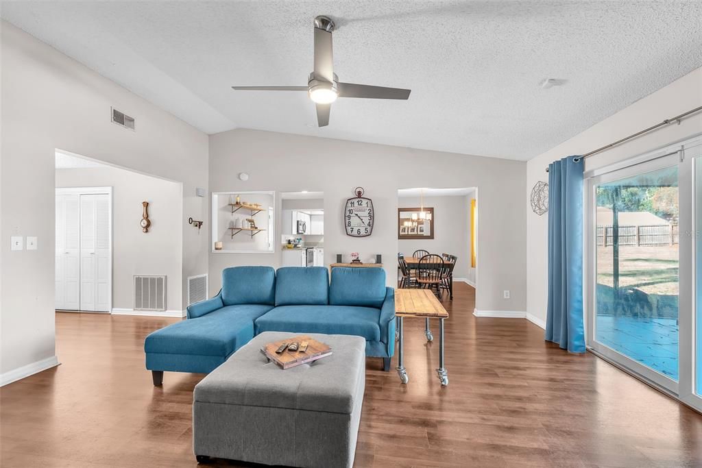 En Venta: $379,500 (3 camas, 2 baños, 1486 Pies cuadrados)