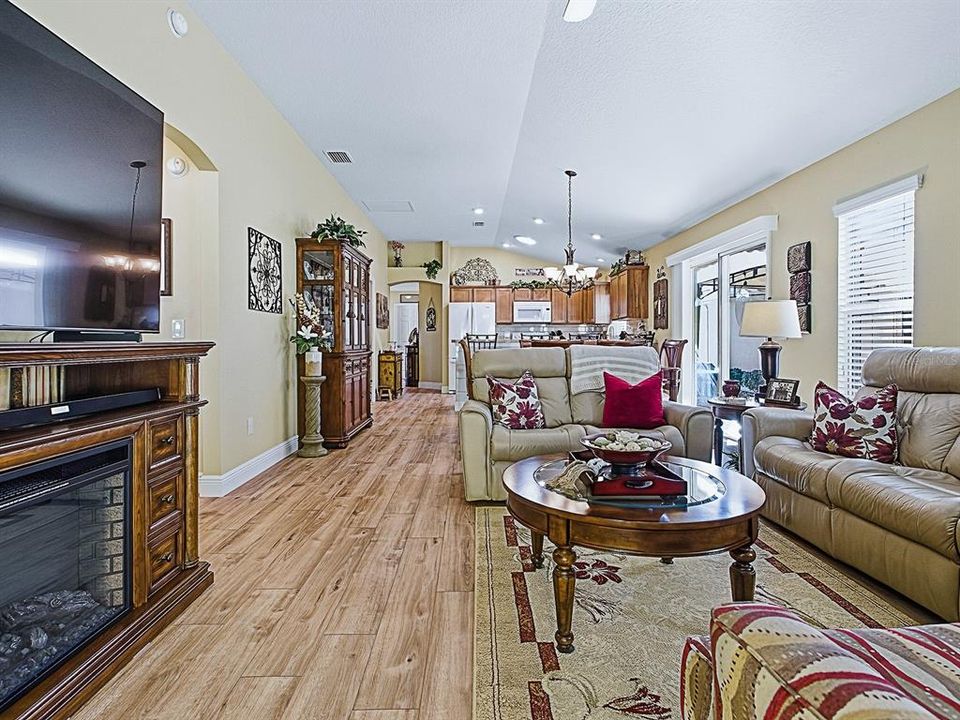 For Sale: $399,000 (3 beds, 2 baths, 1357 Square Feet)