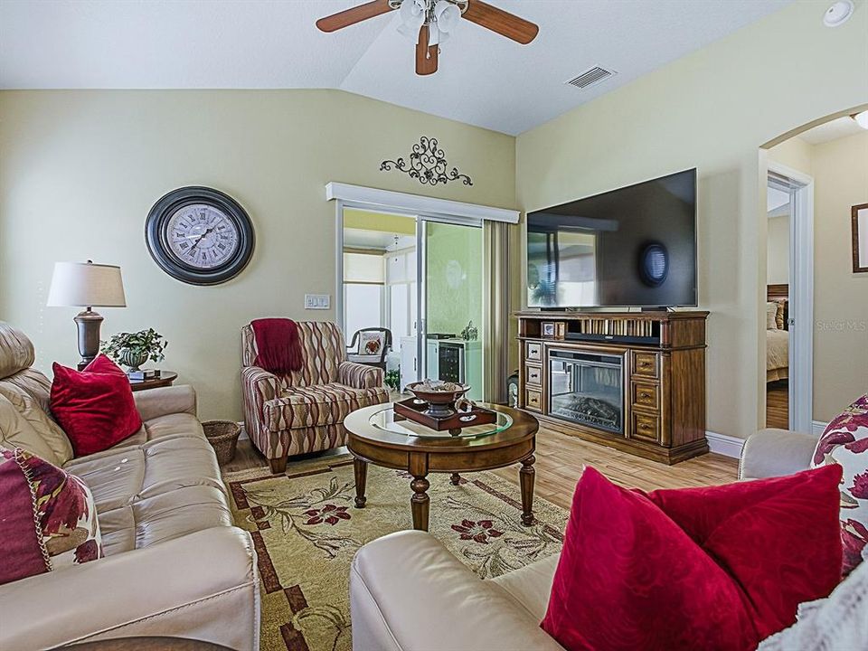 For Sale: $399,000 (3 beds, 2 baths, 1357 Square Feet)