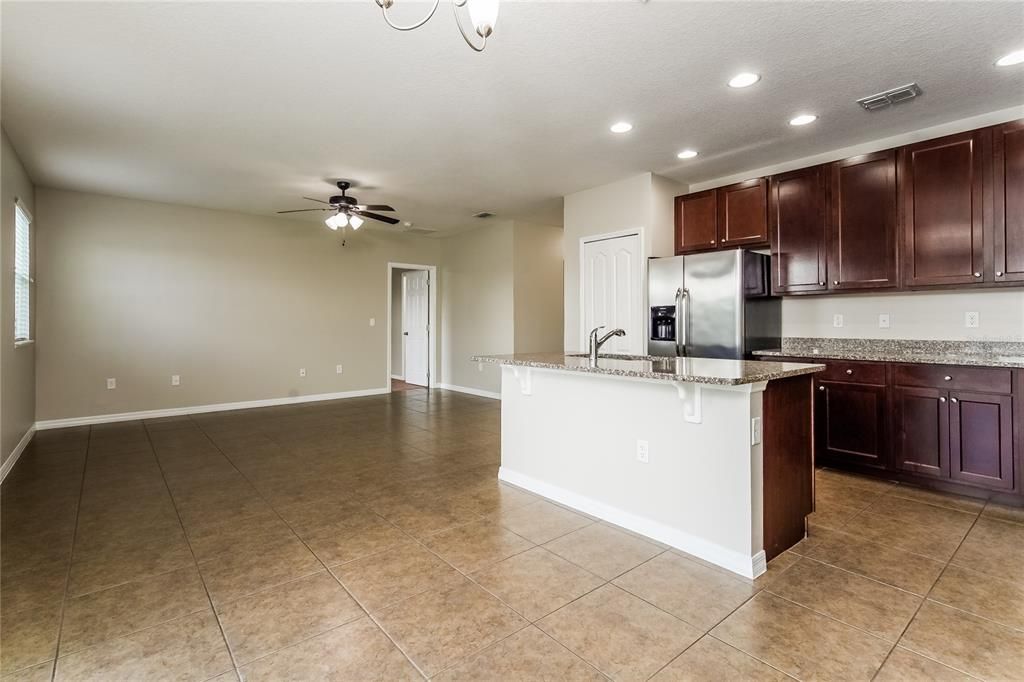 For Rent: $2,260 (3 beds, 2 baths, 1425 Square Feet)
