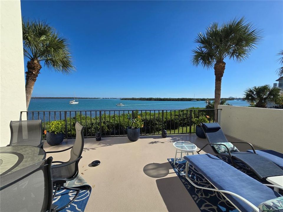 待售: $550,000 (2 贝兹, 2 浴室, 1222 平方英尺)