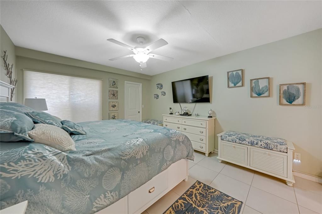 待售: $550,000 (2 贝兹, 2 浴室, 1222 平方英尺)