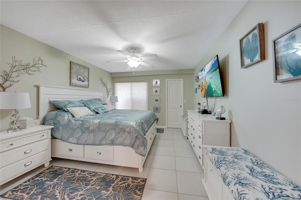 待售: $550,000 (2 贝兹, 2 浴室, 1222 平方英尺)