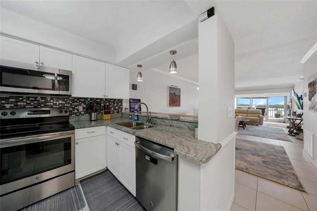 待售: $550,000 (2 贝兹, 2 浴室, 1222 平方英尺)