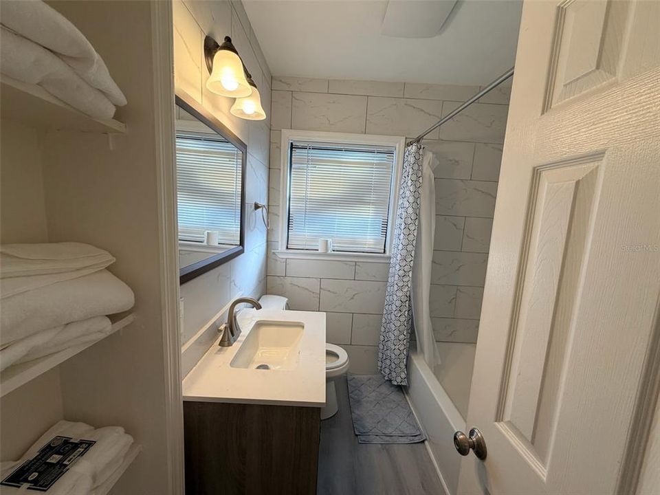 For Rent: $3,000 (2 beds, 1 baths, 1117 Square Feet)