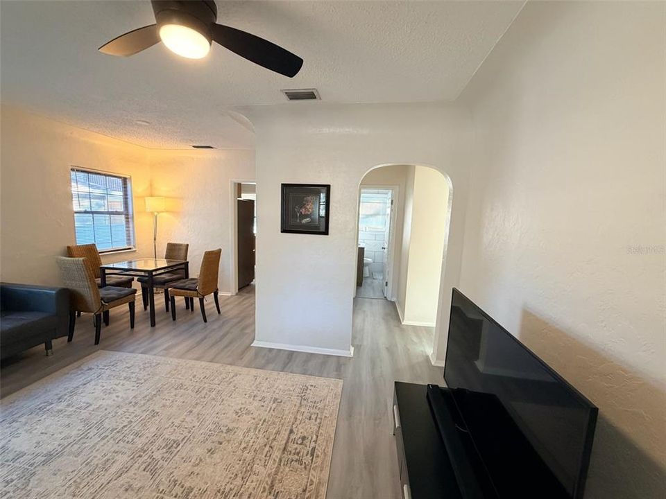 For Rent: $3,000 (2 beds, 1 baths, 1117 Square Feet)