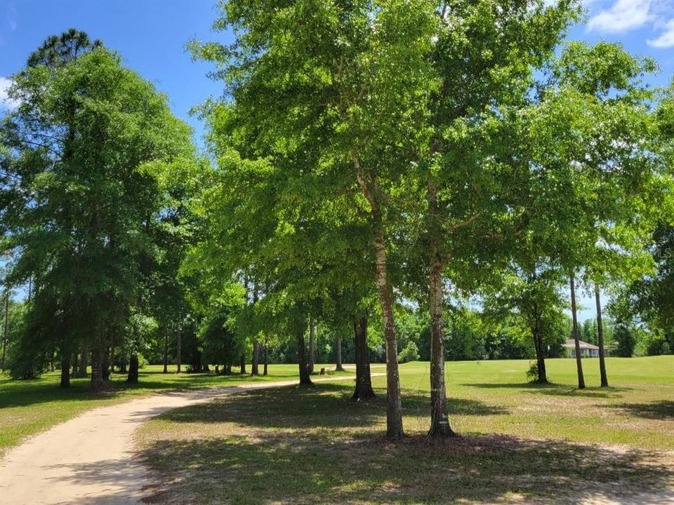 На продажу: $9,400 (0.23 acres)