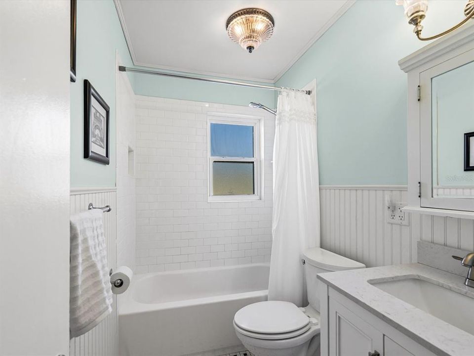 For Sale: $220,000 (2 beds, 2 baths, 1056 Square Feet)