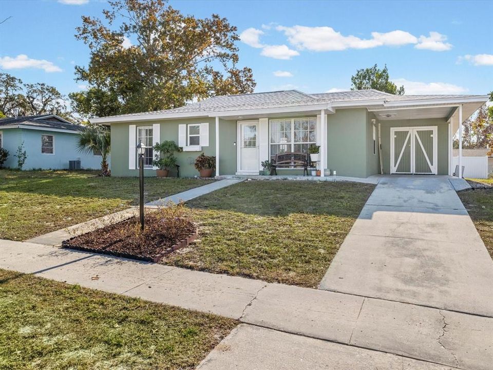 For Sale: $220,000 (2 beds, 2 baths, 1056 Square Feet)