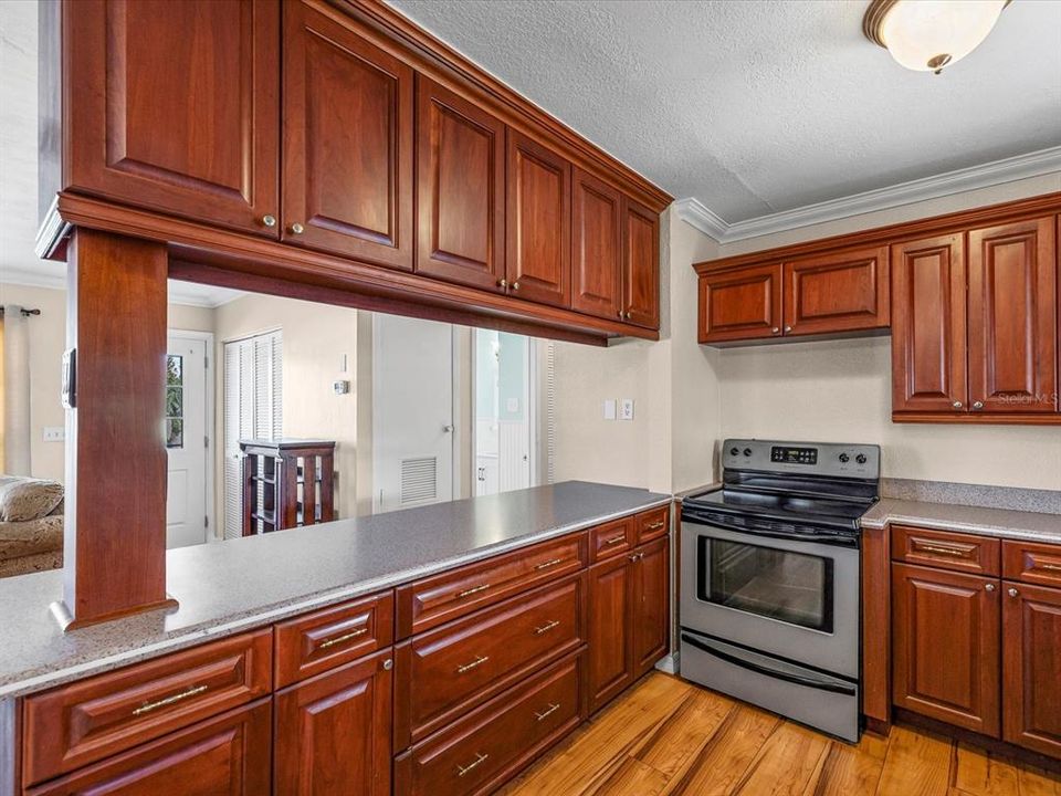 For Sale: $220,000 (2 beds, 2 baths, 1056 Square Feet)