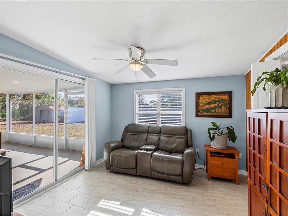 For Sale: $220,000 (2 beds, 2 baths, 1056 Square Feet)