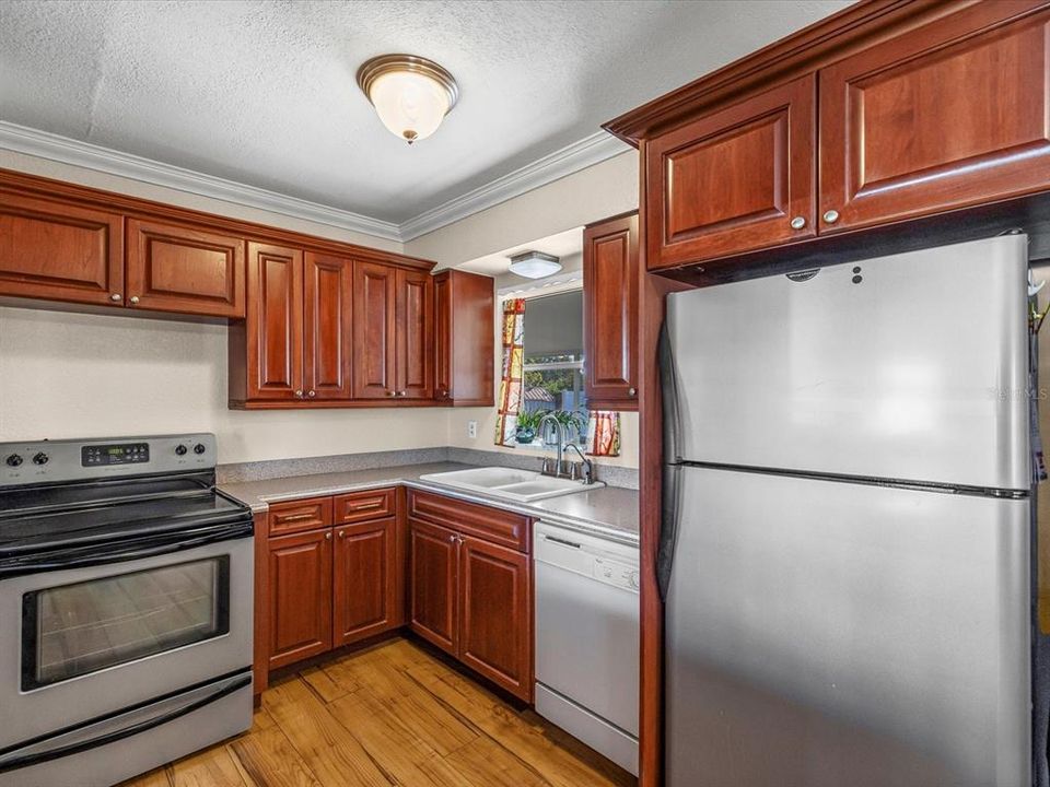 For Sale: $220,000 (2 beds, 2 baths, 1056 Square Feet)