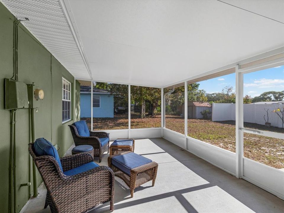 For Sale: $220,000 (2 beds, 2 baths, 1056 Square Feet)