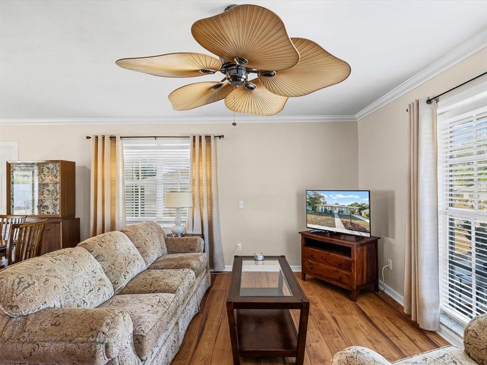 For Sale: $220,000 (2 beds, 2 baths, 1056 Square Feet)