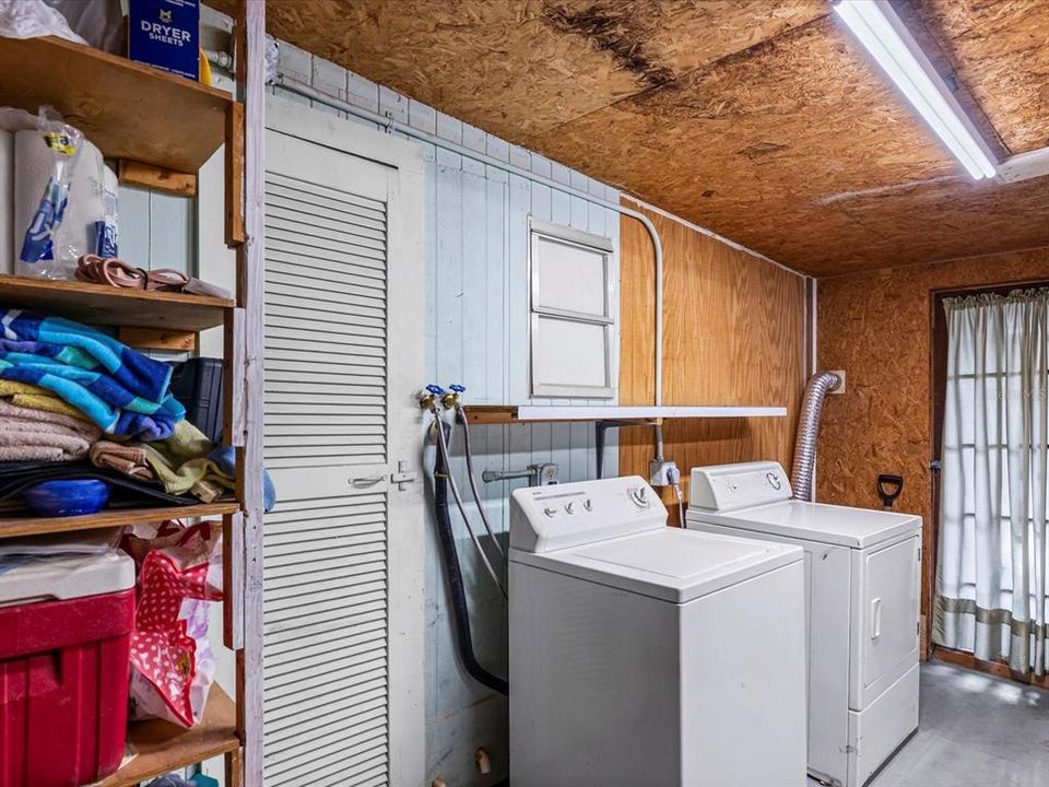 For Sale: $220,000 (2 beds, 2 baths, 1056 Square Feet)