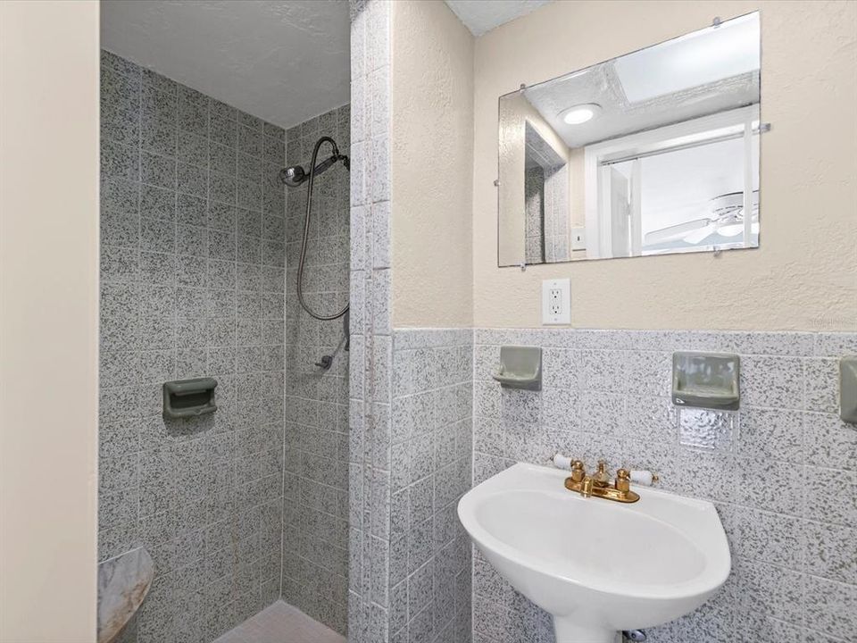 For Sale: $220,000 (2 beds, 2 baths, 1056 Square Feet)