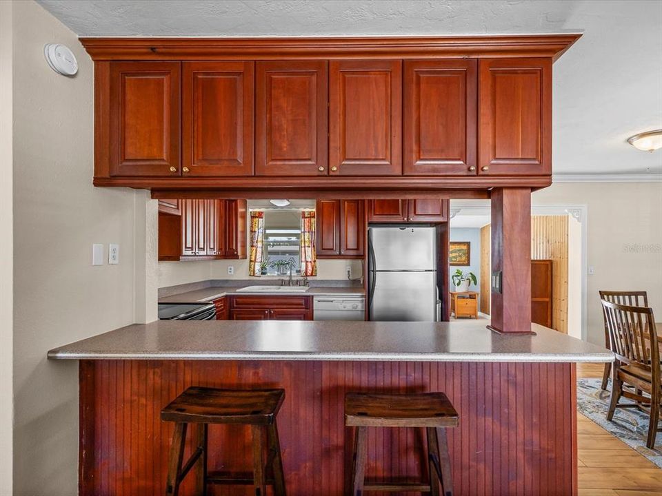 For Sale: $220,000 (2 beds, 2 baths, 1056 Square Feet)