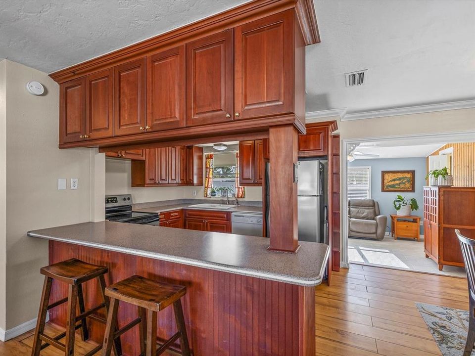 For Sale: $220,000 (2 beds, 2 baths, 1056 Square Feet)