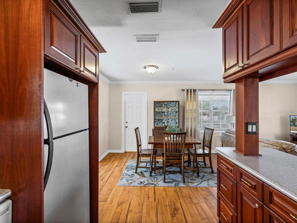 For Sale: $220,000 (2 beds, 2 baths, 1056 Square Feet)