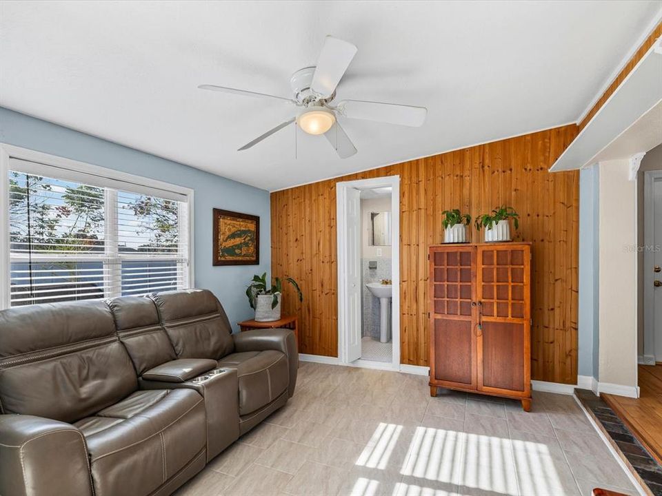 For Sale: $220,000 (2 beds, 2 baths, 1056 Square Feet)