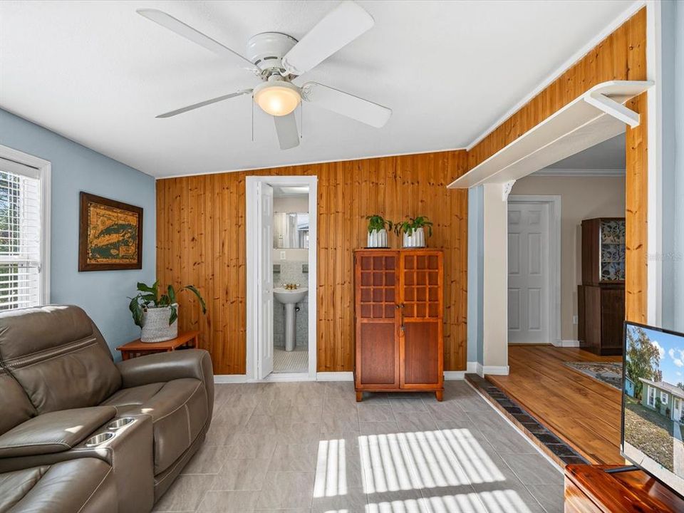 For Sale: $220,000 (2 beds, 2 baths, 1056 Square Feet)