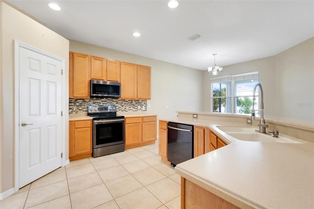 В аренду: $2,800 (5 спален, 3 ванн, 2917 Квадратных фут)