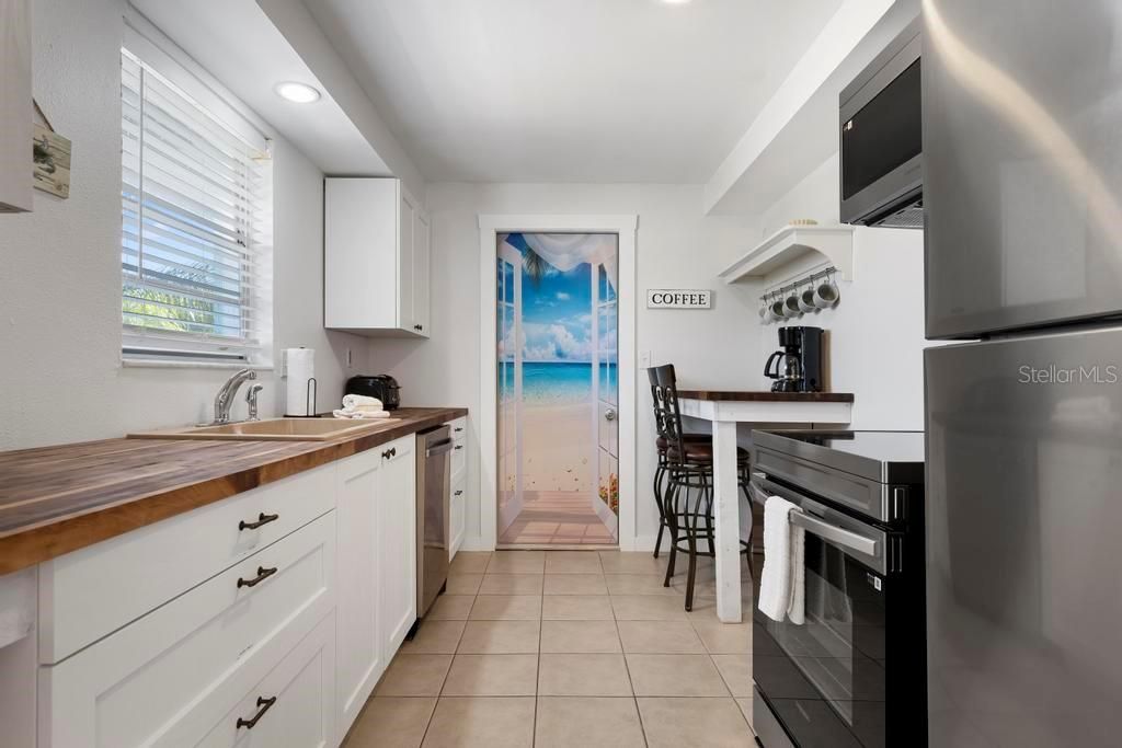 На продажу: $2,150,000 (5 спален, 0 ванн, 2188 Квадратных фут)