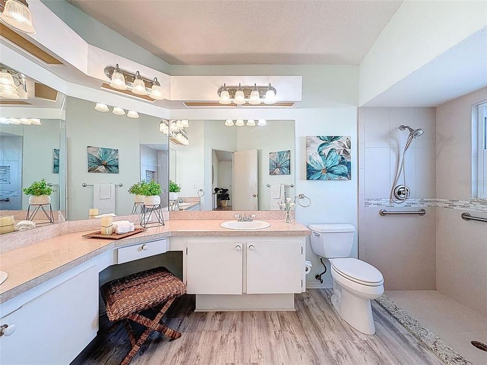 For Sale: $349,000 (3 beds, 2 baths, 1559 Square Feet)