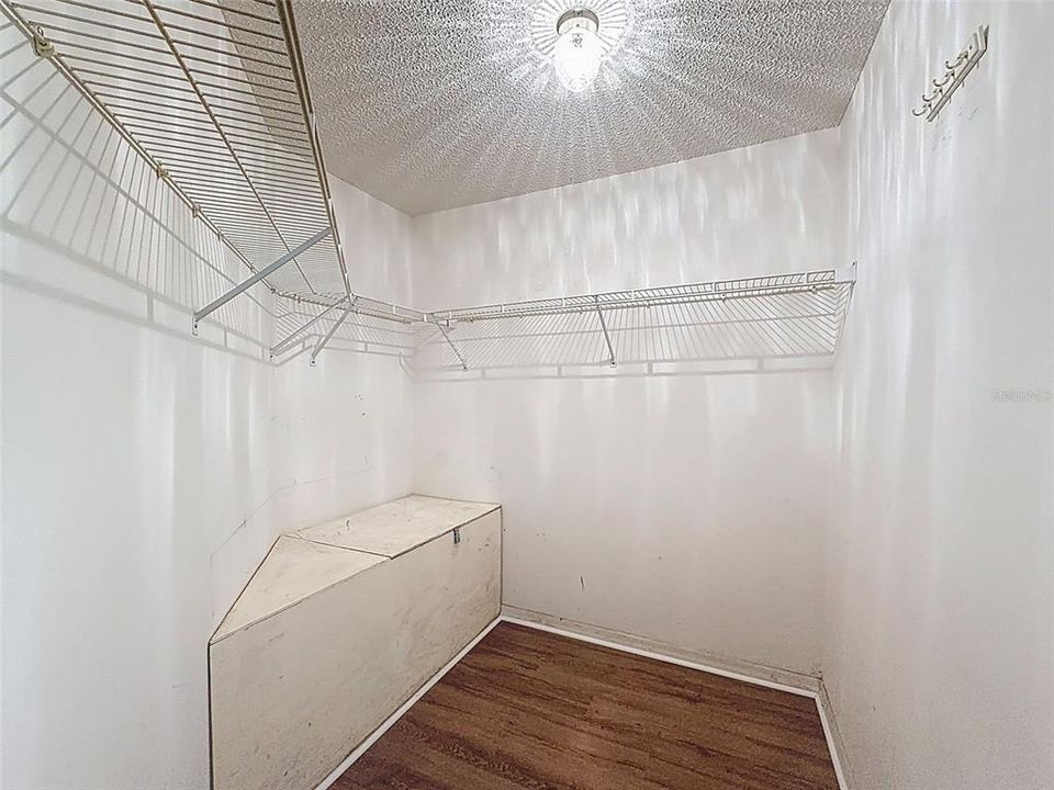 For Sale: $349,000 (3 beds, 2 baths, 1559 Square Feet)