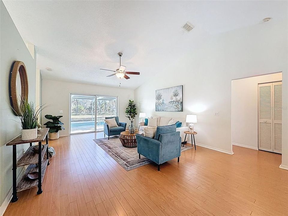 For Sale: $349,000 (3 beds, 2 baths, 1559 Square Feet)