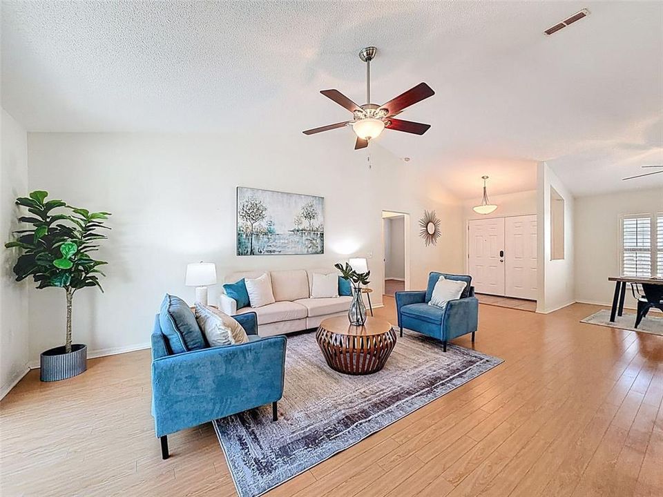 For Sale: $349,000 (3 beds, 2 baths, 1559 Square Feet)