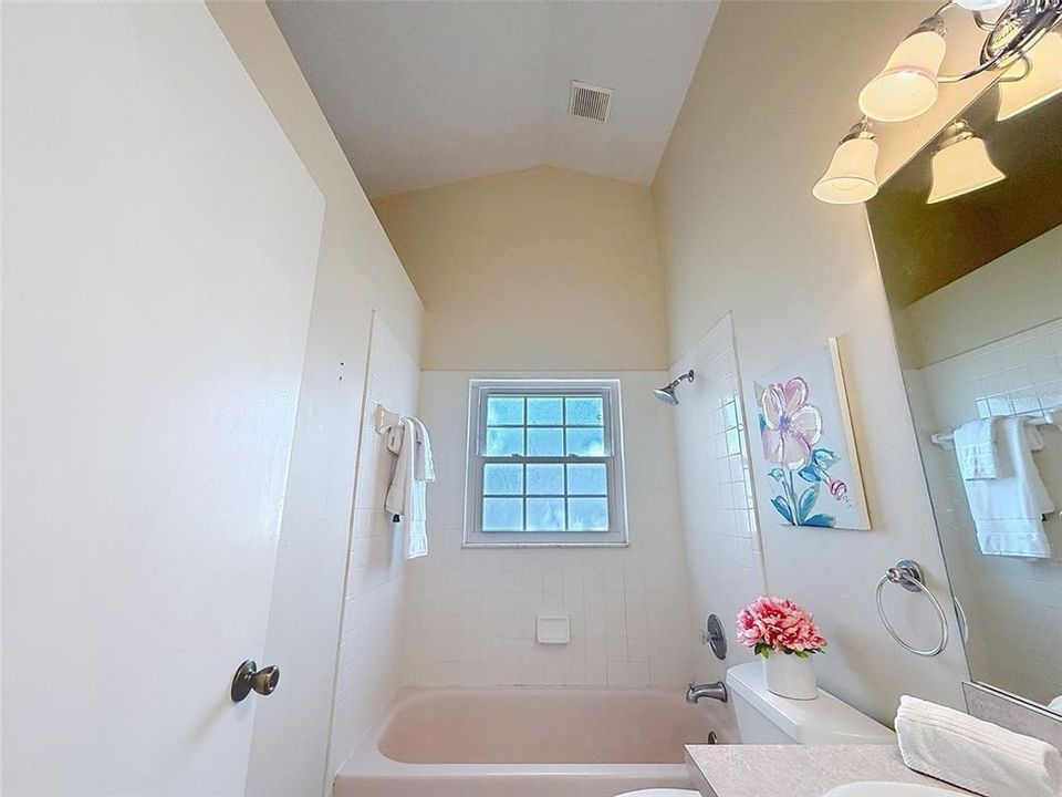 For Sale: $349,000 (3 beds, 2 baths, 1559 Square Feet)