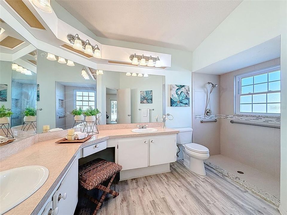 For Sale: $349,000 (3 beds, 2 baths, 1559 Square Feet)