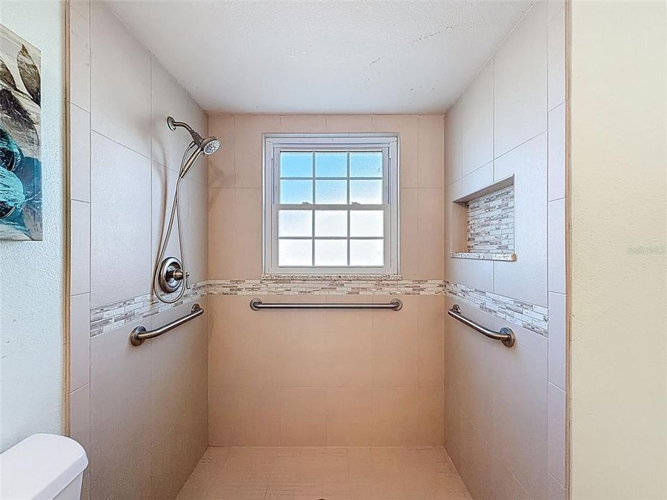 For Sale: $349,000 (3 beds, 2 baths, 1559 Square Feet)