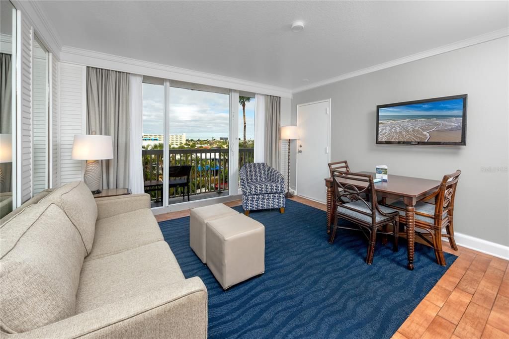 待售: $537,500 (2 贝兹, 2 浴室, 835 平方英尺)