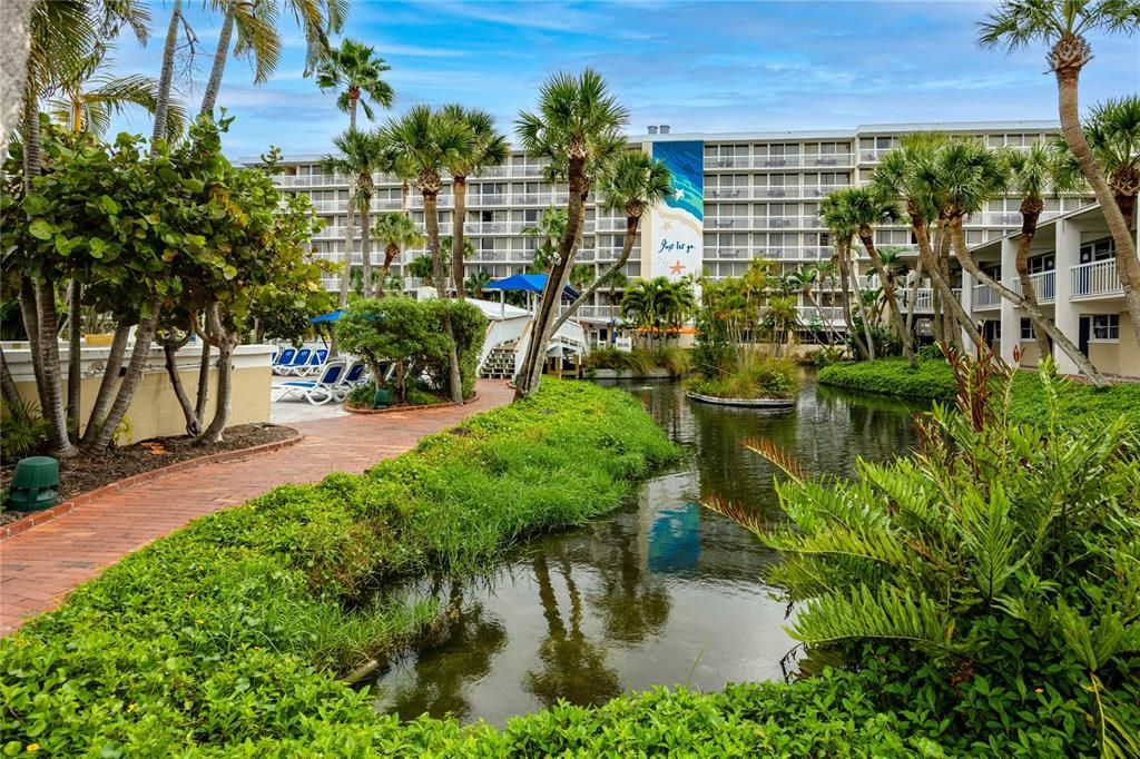 待售: $537,500 (2 贝兹, 2 浴室, 835 平方英尺)