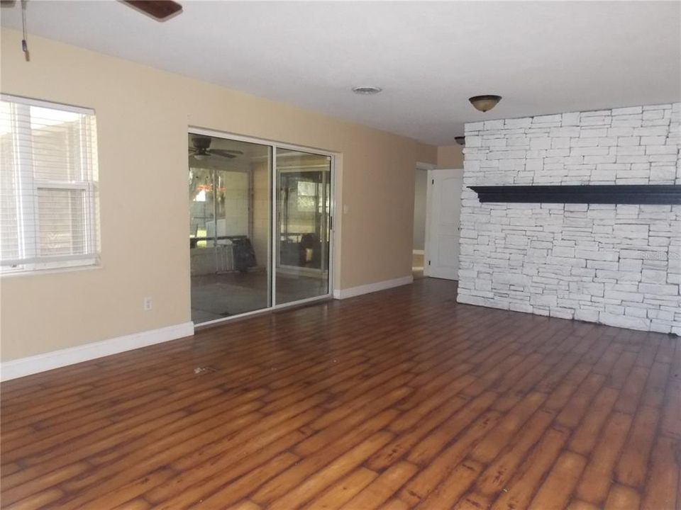 En Venta: $300,000 (3 camas, 2 baños, 1592 Pies cuadrados)