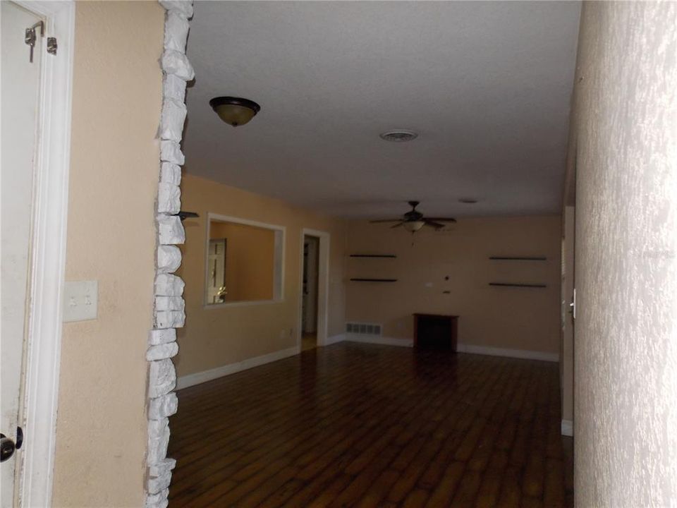 En Venta: $300,000 (3 camas, 2 baños, 1592 Pies cuadrados)