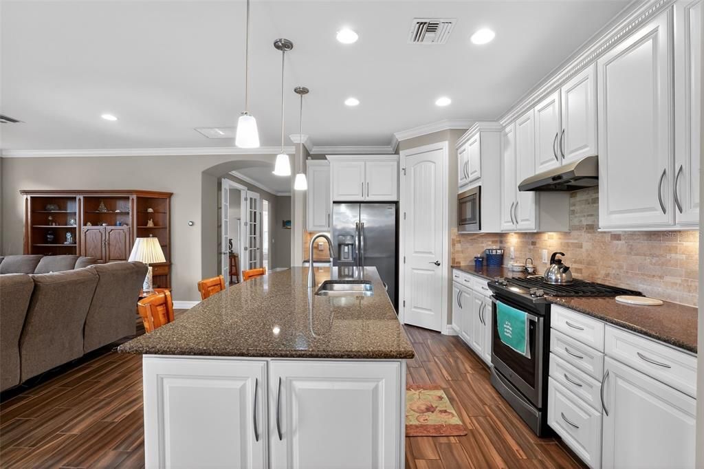 For Sale: $614,999 (3 beds, 2 baths, 2152 Square Feet)