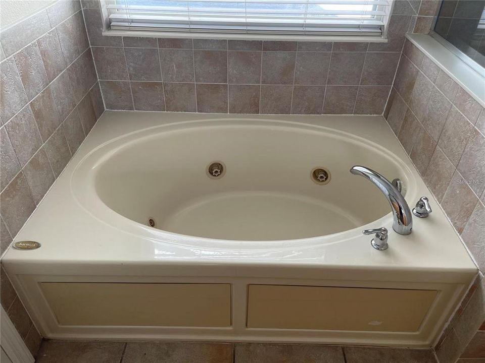 For Rent: $2,895 (3 beds, 2 baths, 2260 Square Feet)