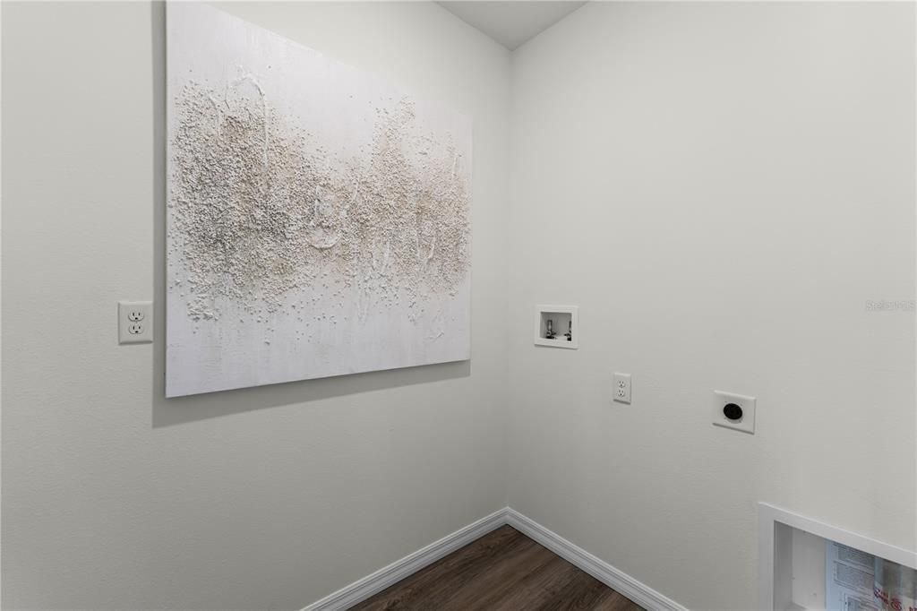 For Sale: $434,990 (4 beds, 2 baths, 1665 Square Feet)