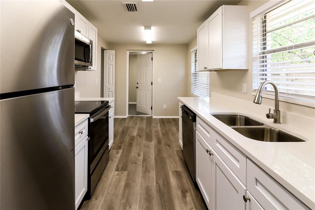 For Rent: $1,945 (2 beds, 2 baths, 1289 Square Feet)
