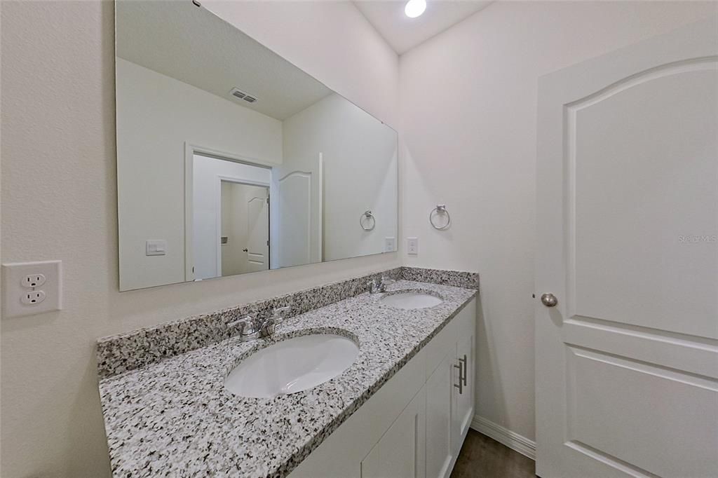 出租: $2,045 (4 贝兹, 2 浴室, 2007 平方英尺)